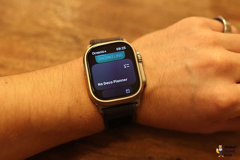Man sieht die Oceanic+ App auf der Apple Watch Ultra.